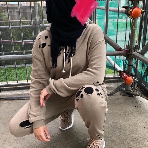 Hoodie with pants - Picture 3 of 5